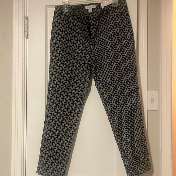Liz Claiborne size 8 ankle length mid rise pant - Picture 1 of 5